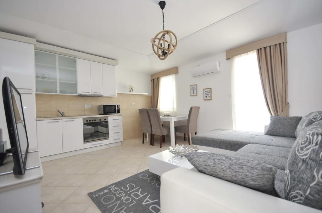 Seaside Apartments Петровац Экстерьер фото