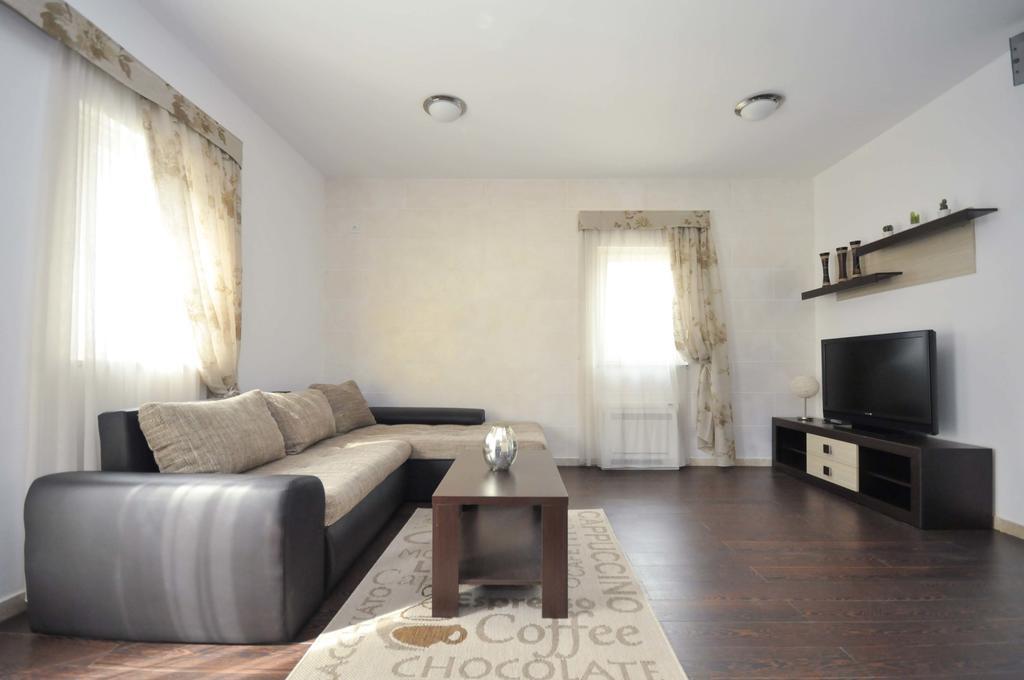 Seaside Apartments Петровац Экстерьер фото