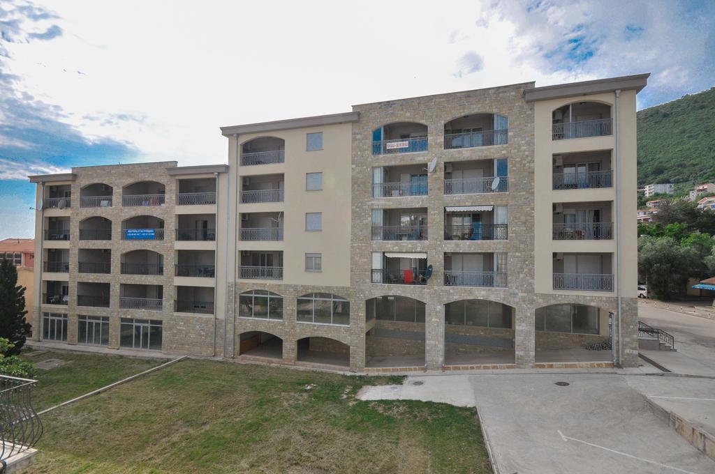 Seaside Apartments Петровац Экстерьер фото